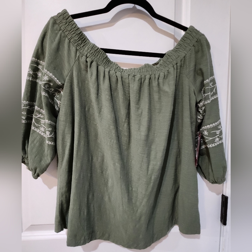 NWT Vince Camuto Green Embroidered Off Shoulder top size XS